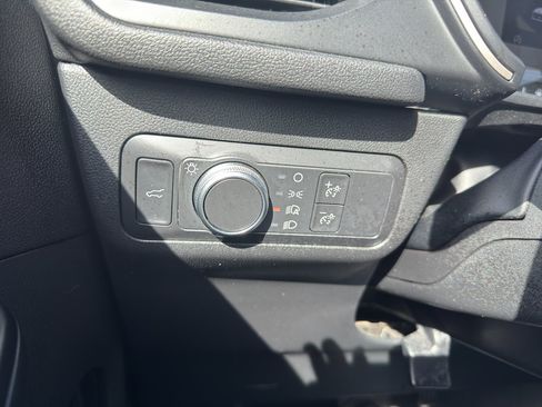 Used 2022 Ford Escape SE w/ SE Sport Appearance Package image 33