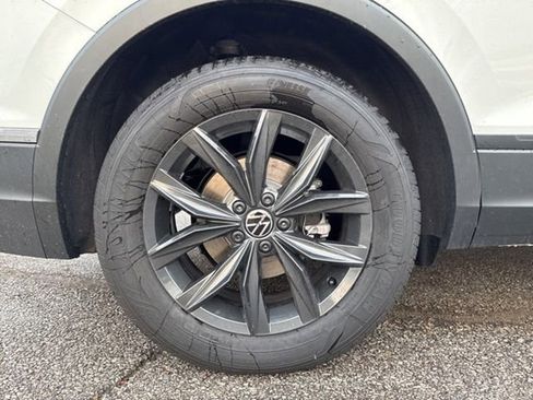New 2024 Volkswagen Tiguan SE image 12