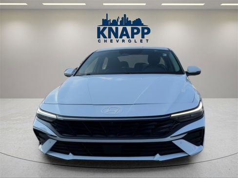 Used 2024 Hyundai Elantra Limited image 8