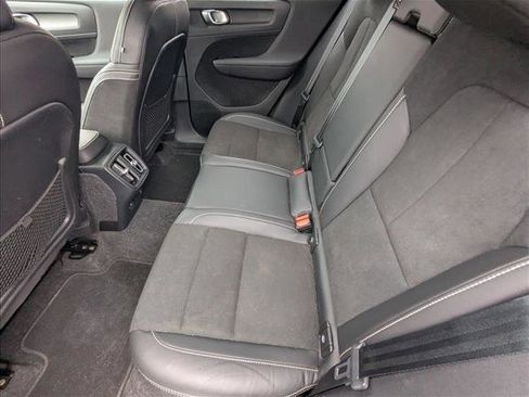 Used 2021 Volvo XC40 T5 R-Design image 18