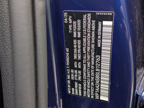 Certified 2025 Porsche Macan Turbo AWD/4WD image 38