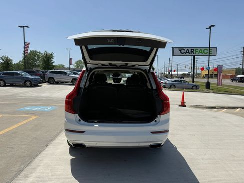 Used 2018 Volvo XC90 T6 Momentum w/ Momentum Plus Package AWD/4WD image 12
