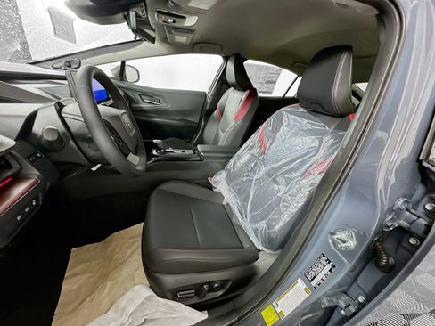 Used 2025 Toyota Prius Plug-In Hybrid w/ Limited Premium Package image 10