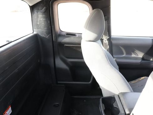 Used 2017 Toyota Tacoma 4x4 Access Cab image 18