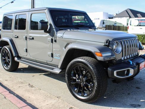 Used 2022 Jeep Wrangler Unlimited Sahara image 9