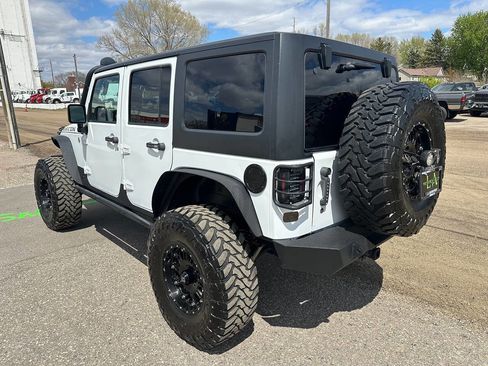 Used 2012 Jeep Wrangler Unlimited Rubicon w/ Connectivity Group AWD/4WD image 3