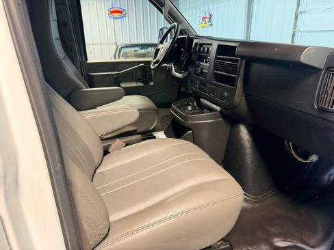 Used 2018 Chevrolet Express 3500 Extended w/ Driver Convenience Package RWD image 11