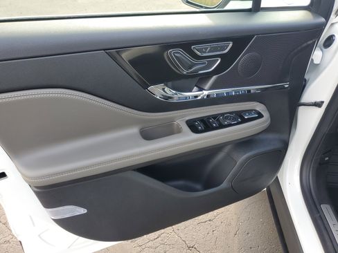 New 2026 Lincoln Corsair Reserve image 8