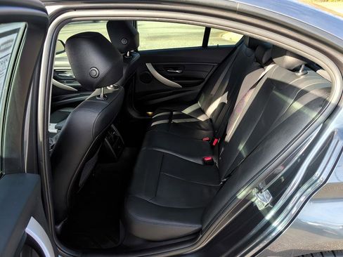 Used 2018 BMW 320i xDrive Sedan image 9