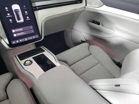 Certified 2025 Volvo EX90 Ultra AWD/4WD image 16