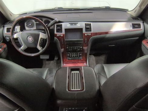 Used 2012 Cadillac Escalade Luxury image 16