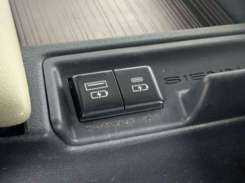 Used 2021 Toyota Sienna XLE w/ XLE Plus Package FWD image 38