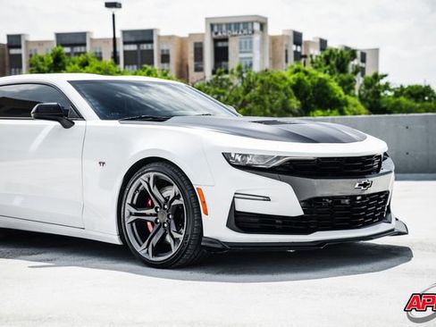 Used 2019 Chevrolet Camaro SS RWD image 46