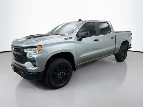 Used 2025 Chevrolet Silverado 1500 LT Trail Boss w/ Convenience Package II AWD/4WD image 3