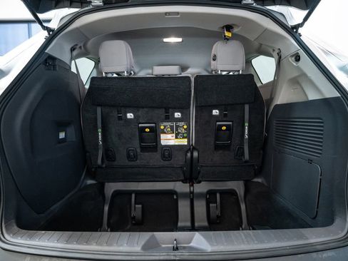 Used 2023 Toyota Sienna LE image 38