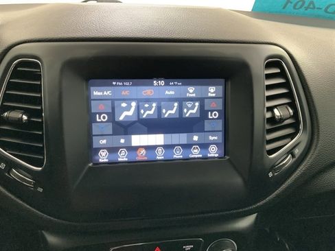 Used 2021 Jeep Compass Latitude image 27