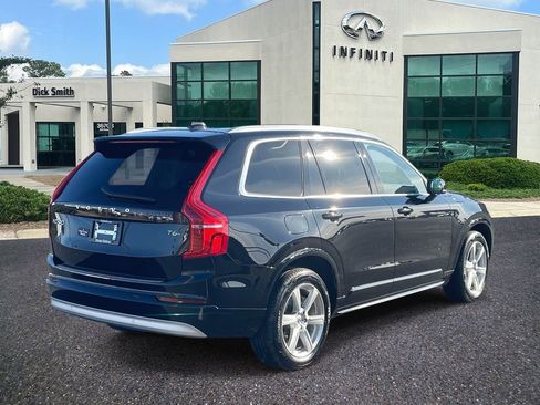 Used 2022 Volvo XC90 T6 Momentum w/ Advanced Package image 6