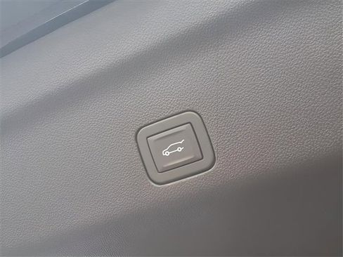 New 2026 Chevrolet Suburban Premier image 27