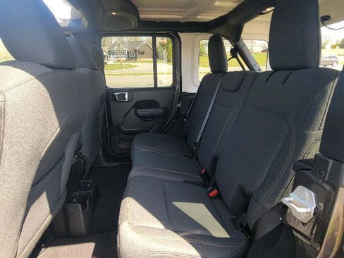 Used 2025 Jeep Wrangler Sport image 10