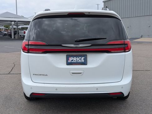 Used 2021 Chrysler Pacifica Touring-L w/ Uconnect Theater Family Group FWD image 5