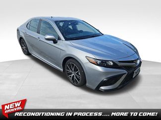 Used 2021 Toyota Camry SE video 1