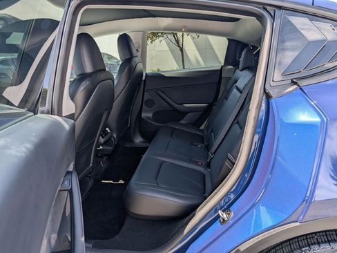 Used 2023 Tesla Model Y Long Range AWD/4WD image 18