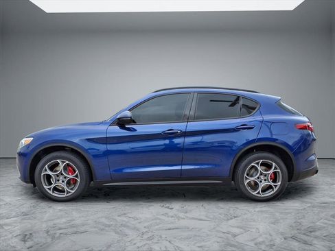 Used 2023 Alfa Romeo Stelvio Sprint image 4