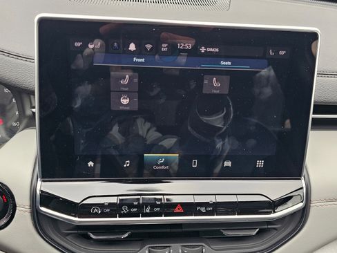 Used 2025 Jeep Compass Limited image 31