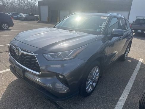 Used 2021 Toyota Highlander Limited image 9