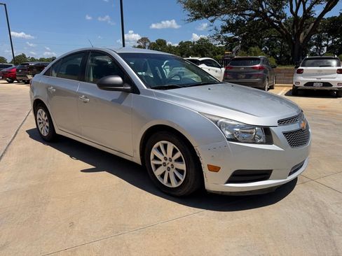 Used 2011 Chevrolet Cruze LS w/ Connectivity Package FWD image 5