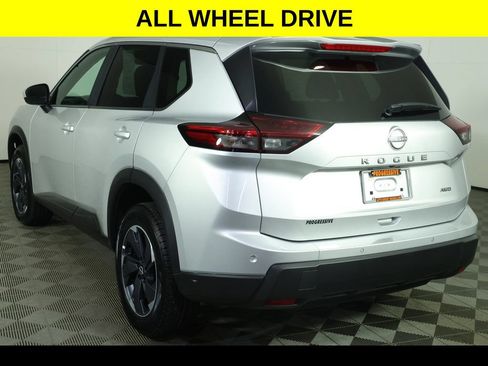 Used 2025 Nissan Rogue SV AWD/4WD image 3