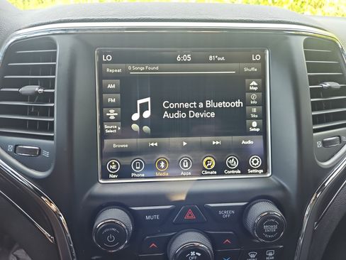 Used 2018 Jeep Grand Cherokee Limited AWD/4WD image 19