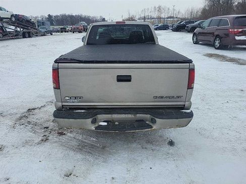 Used 2000 Chevrolet S10 Pickup LS w/ Preferred Equipment Group image 8