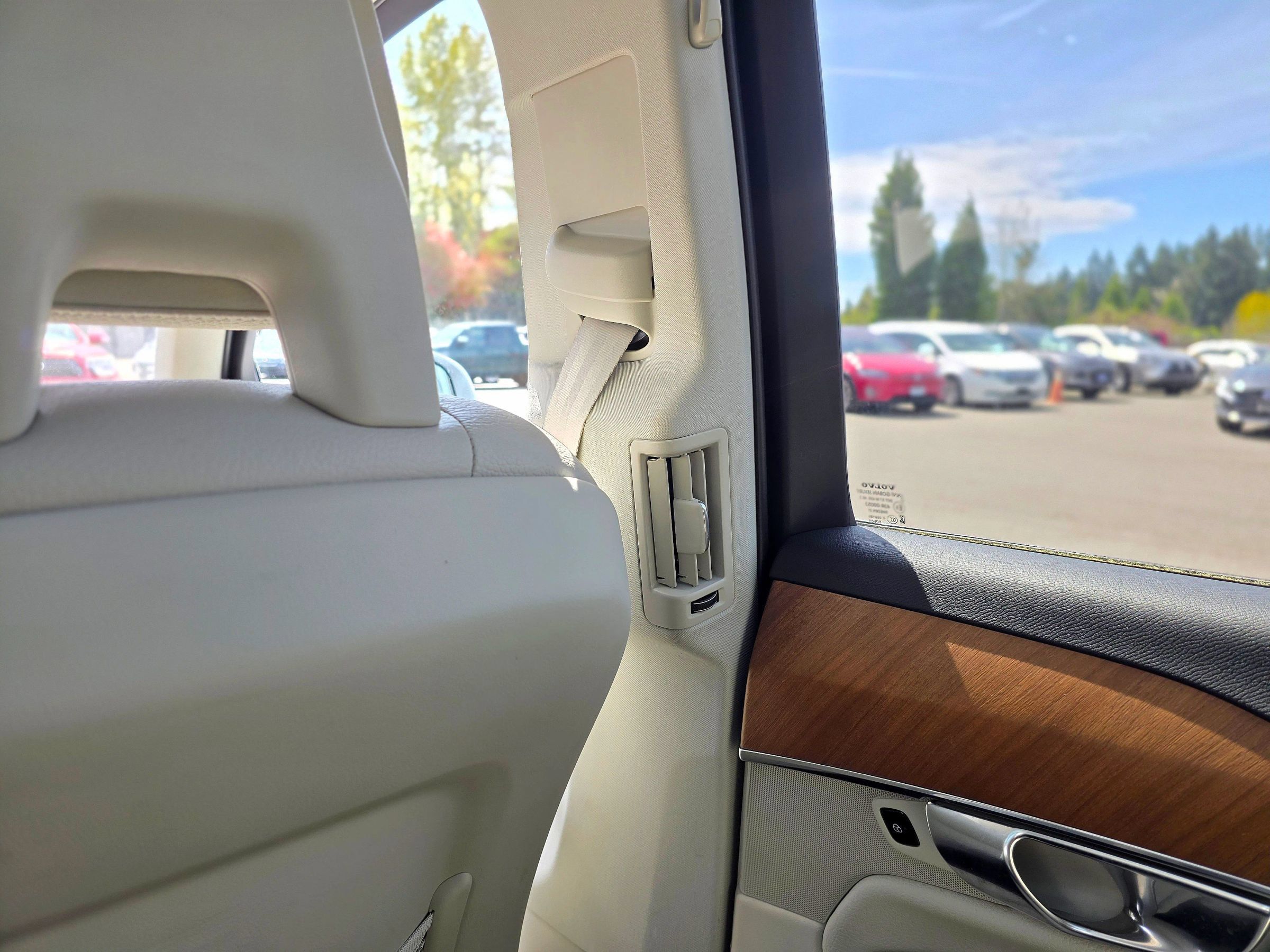 Used 2021 Volvo XC90 T6 Momentum AWD/4WD image 26