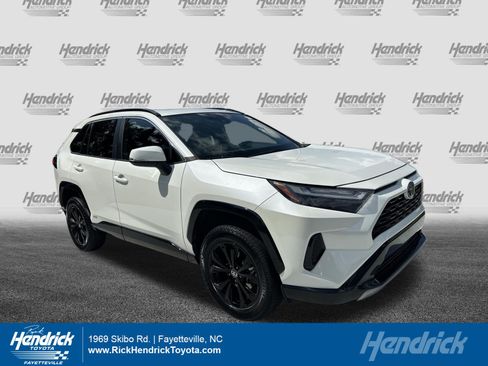 Used 2022 Toyota RAV4 SE w/ Convenience Package AWD/4WD image 1