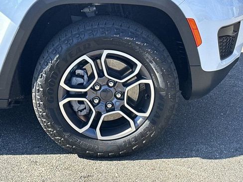 Certified 2022 Jeep Grand Cherokee Trailhawk w/ Luxury Tech Group III image 15