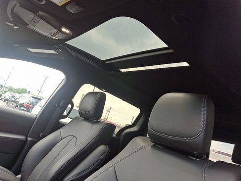 Used 2026 Chrysler Pacifica Select image 17