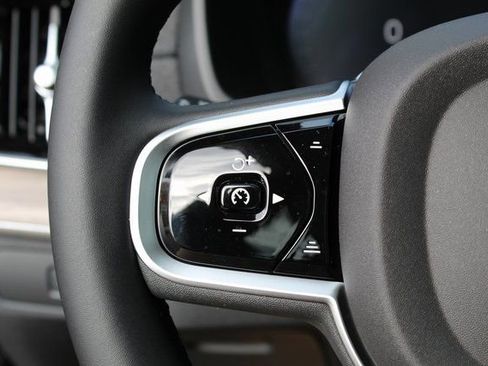 New 2026 Volvo XC90 B6 Plus w/ Protection Package Premier image 17