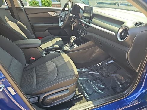 Used 2023 Kia Forte LXS w/ LXS Technology Package FWD image 27