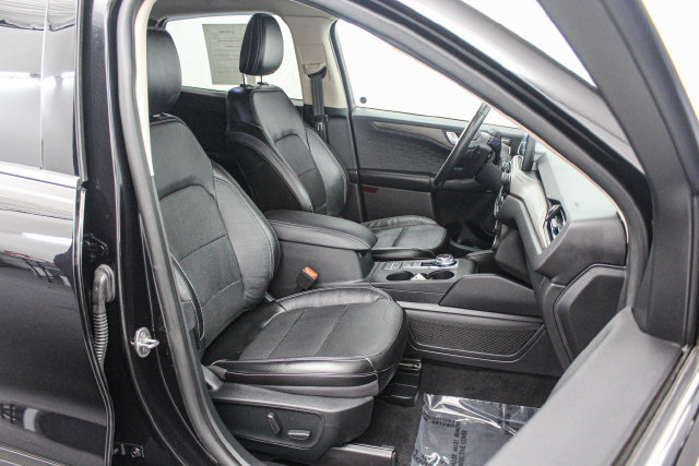 Certified 2020 Ford Escape Titanium w/ Titanium Premium Package 2.0 AWD/4WD image 19