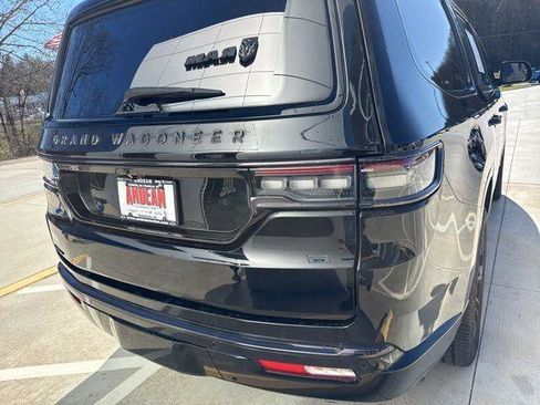 Used 2022 Jeep Grand Wagoneer Series II AWD/4WD image 8