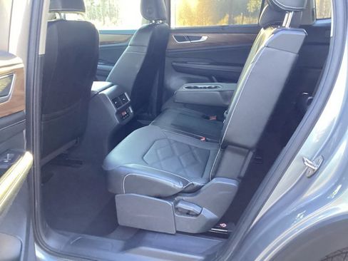 Used 2024 Volkswagen Atlas SE image 10