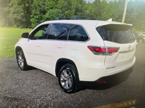 Used 2016 Toyota Highlander Plus AWD/4WD image 13