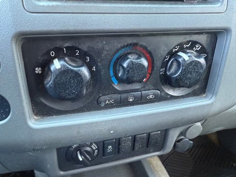 Used 2012 Nissan Frontier S image 15