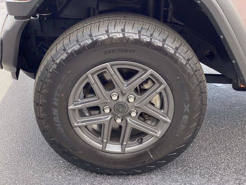 Used 2025 Jeep Wrangler Unlimited Sport AWD/4WD image 10