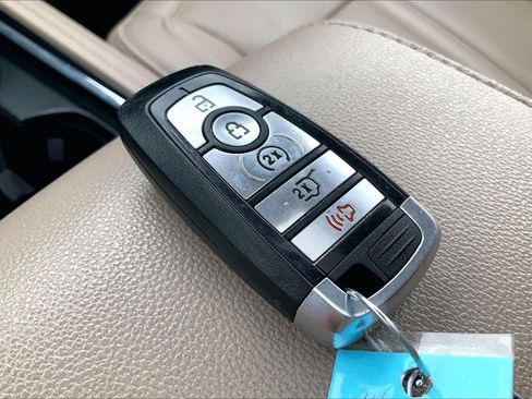 Used 2024 Ford Expedition Limited RWD image 15