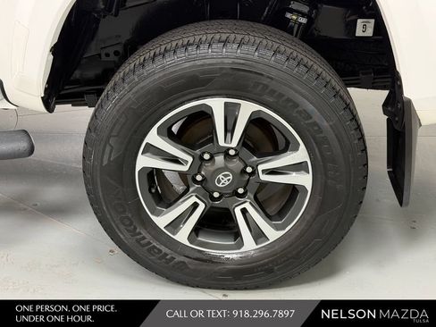 Used 2018 Toyota Tacoma TRD Sport w/ Technology Package AWD/4WD image 12
