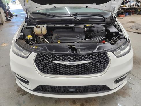 Used 2022 Chrysler Pacifica Limited FWD image 38