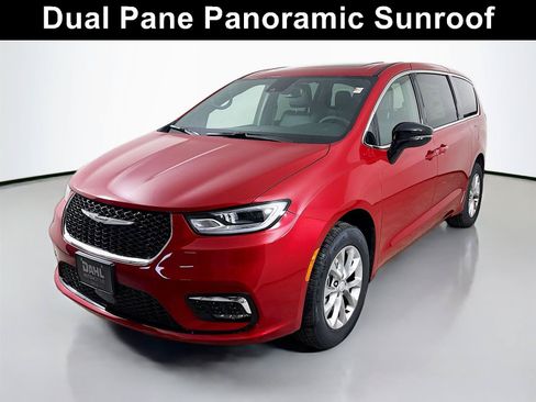 New 2026 Chrysler Pacifica Select AWD/4WD image 3