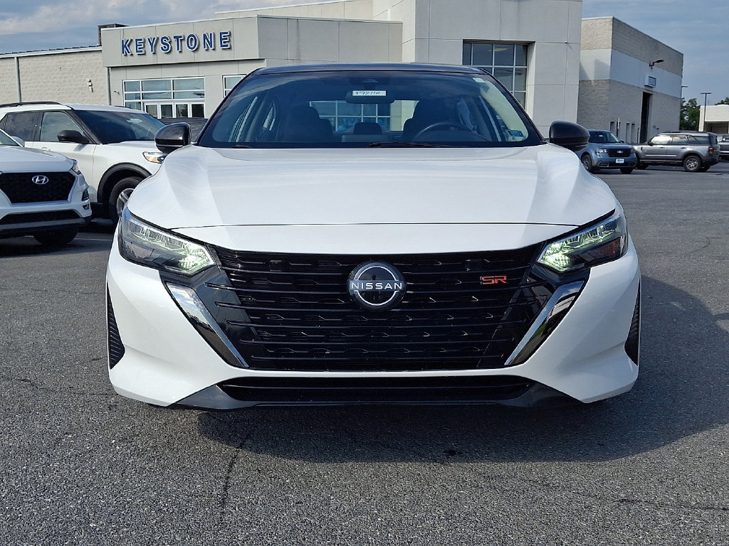 Used 2025 Nissan Sentra SR FWD image 2